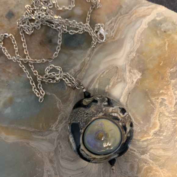 New!High Quality Locally Made Stone Glass Necklace - Picture 2 of 3